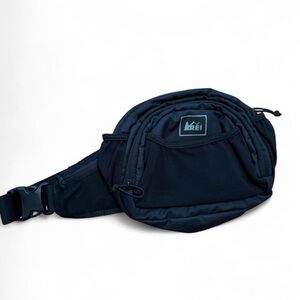 Black REI fanny pack / waist bag in perfect condition